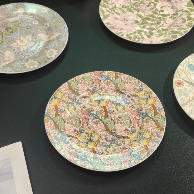 Spodes Ceramic Dinner Plate With Floral and Botanical Patterns - Set of 4 For Sale In Los Angeles - Image 6 of 7