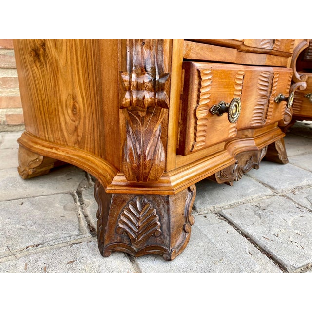 Early 20th Century Italian Burl Walnut and Fruitwood Bedside Commodes, Set of 2 For Sale - Image 14 of 18