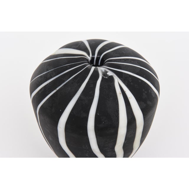 1980's Murano Salviati Optical Glass Object Sculpture, Black and White Striped, Italy For Sale In Miami - Image 6 of 9