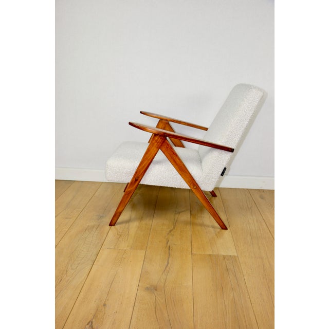 Vintage B-310 Var Lounge Chair in White Structural Bouclé, 1970s For Sale - Image 6 of 9