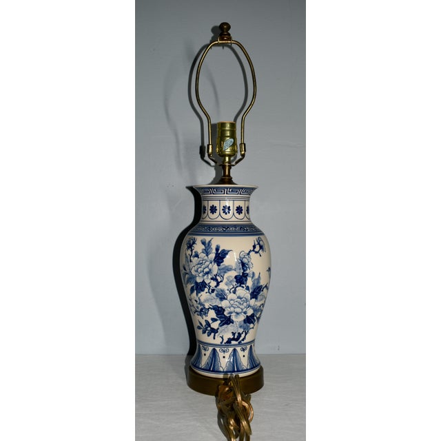 Vtg. Blue & White Porcelain Floral Design Table Lamp W/Brass Base For Sale - Image 10 of 13