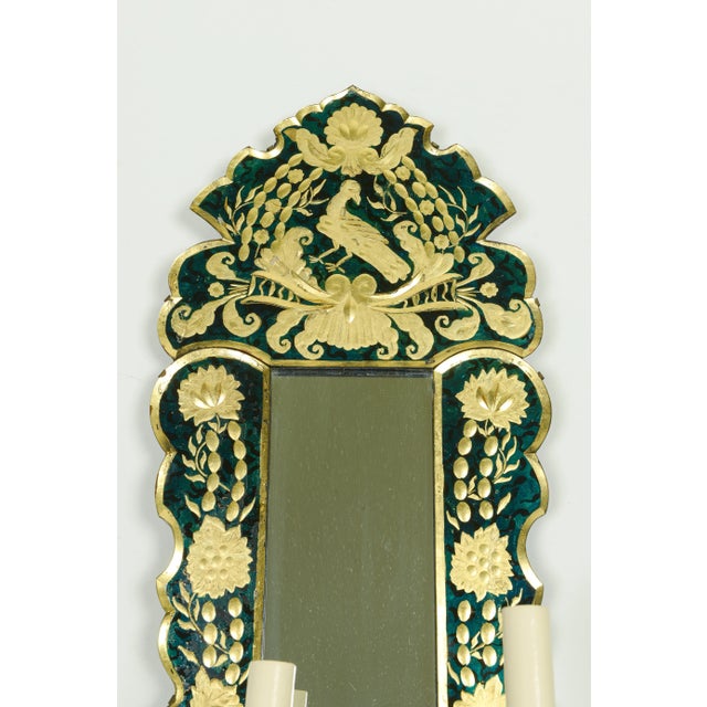 A Pair of Green Verre Eglomisé Mirrored Wall Sconces For Sale - Image 4 of 9