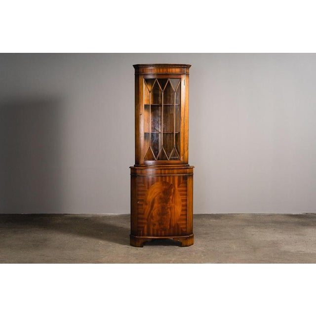 Item: Corner cabinet Period & Style: English style - 2nd half of the 20th century Features - elegant and practical piece...