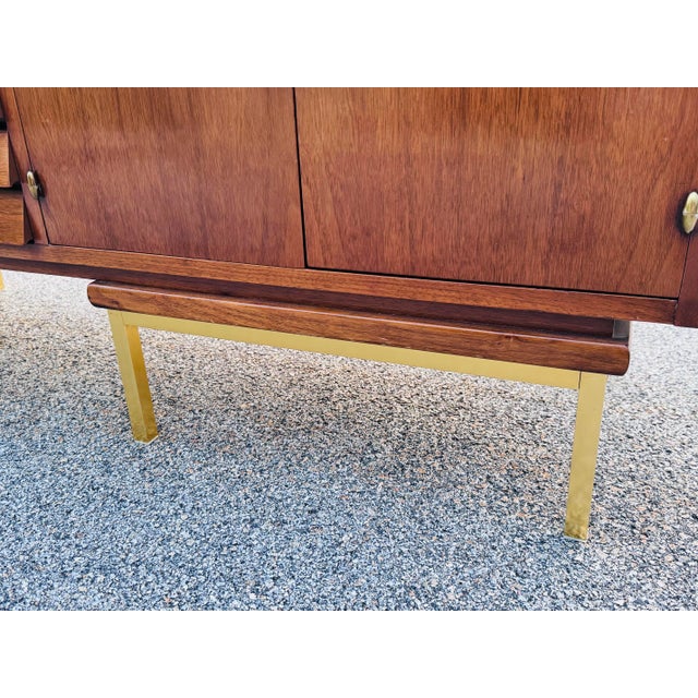 Vintage 1960s Walnut Wood Large Server Credenza by American of Martinsville For Sale - Image 11 of 12
