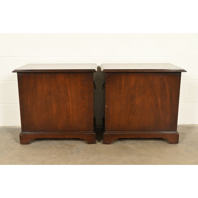 Baker Furniture Style Georgian Banded Flame Mahogany and Burlwood Three-Drawer Bedside Chests, Pair For Sale - Image 13 of 14