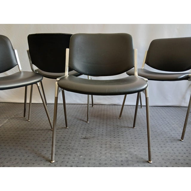 Metal DSC 106 Chair by Giancarlo Piretti for Castelli, 1960s, Set of 4 For Sale - Image 7 of 18