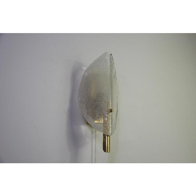 1960s Brass and Ice Glass Wall Lamp attributed to Kalmar Franken, Austria, 1960s For Sale - Image 5 of 12