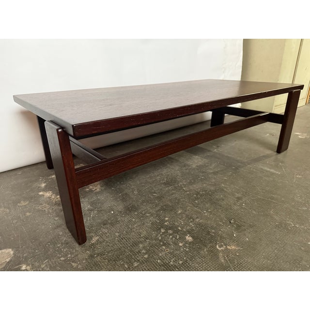Solid wengé coffee table manufactured in the Netherlands in the 1970s, unknown maker. Beautiful wood structure.