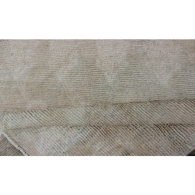 White Midcentury Rug From Turkey With Modern Tulu Design 3'3 X 6'11 For Sale - Image 8 of 9