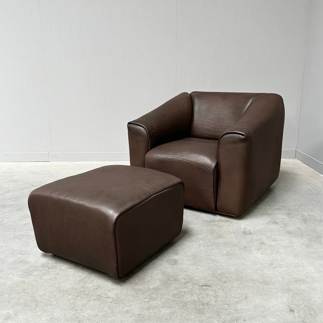 Mid-Century Modern Set of DS-47 Lounge Chair and Ottoman in Buffalo Leather from de Sede, Switzerland, 1990s For Sale - Image 3 of 9