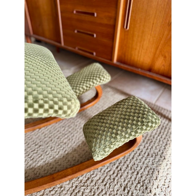Vintage Ergonomic Kneeling Chair Attributed to Peter Opsvik, Circa 1970s For Sale - Image 11 of 12