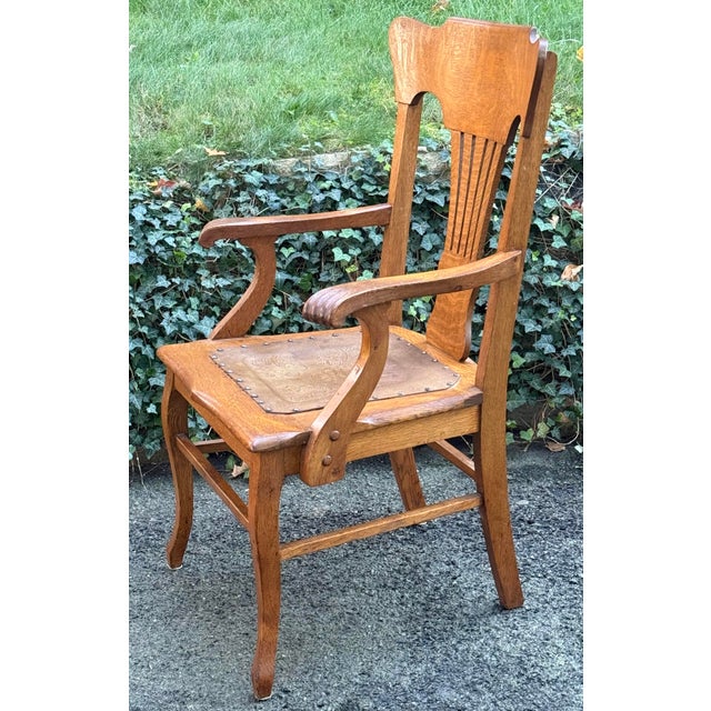 1900 - 1909 Antique Quarter-Sawn Oak Dining Chairs With Embossed Leather Seats - Set of 4 For Sale - Image 5 of 12