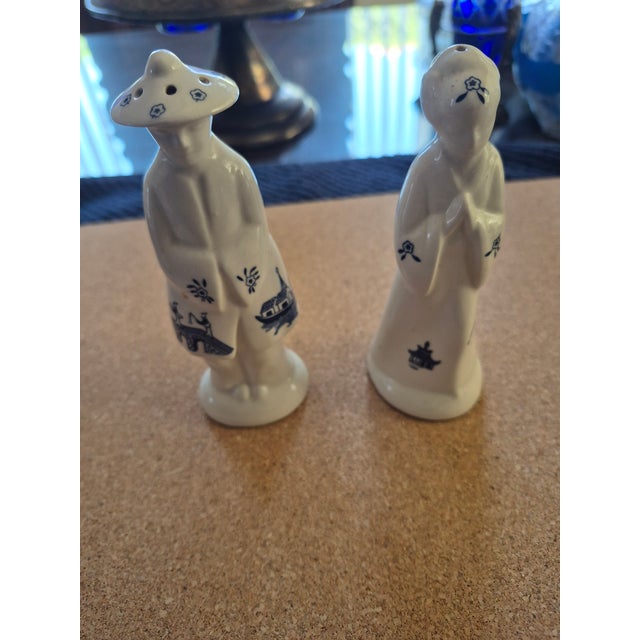 Late 20th Century Churchill China Blue Willow Figural Shakers - a Pair For Sale - Image 4 of 7