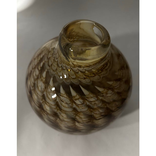 1977 Doug Sweet Signed Pulled-Feather Studio Glass Vase For Sale - Image 4 of 7