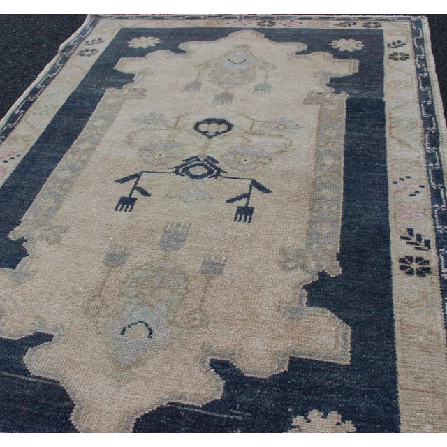 Mid 20th Century Blue and Cream Medallion Vintage Turkish Hand Knotted Oushak Rug With Tribal Geometric Design For Sale - Image 5 of 9