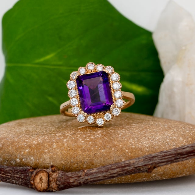 2020s 3.1ct Amethyst Ring with Earth Mined Diamonds in Solid 14K Yellow Gold EM 11x8mm For Sale - Image 5 of 9