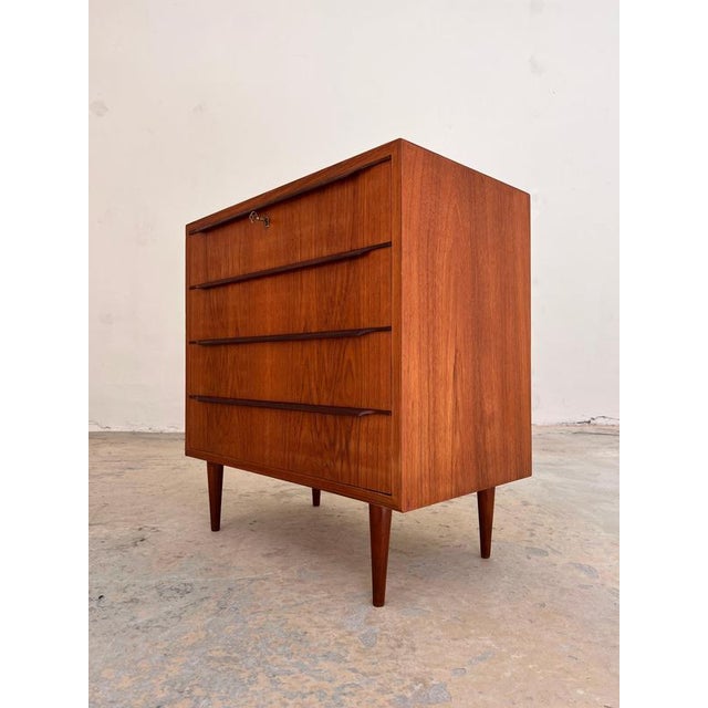 Teak Chest of Drawers with Continuous Handles and Lock, Denmark, 1960s For Sale - Image 6 of 11