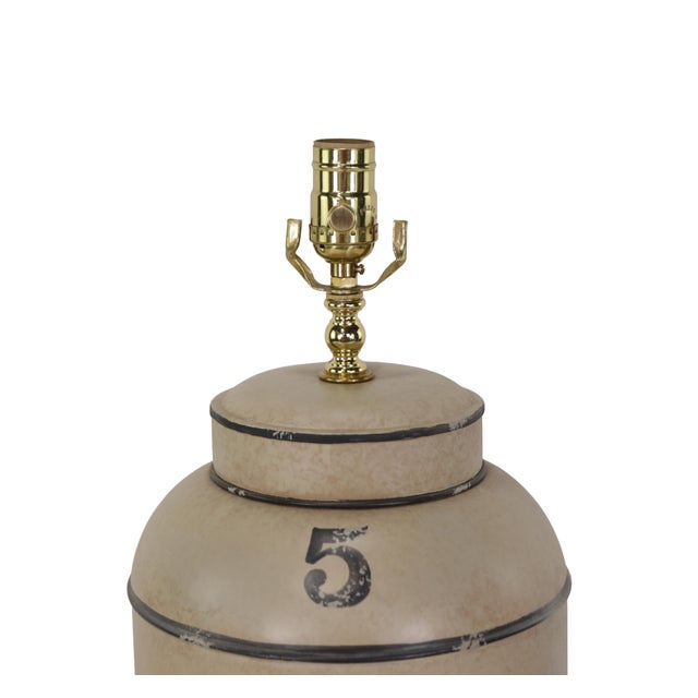 Chinoiserie Vintage English Export Tea Caddy Hand-Painted Chinoiserie Figurines Table Lamp For Sale - Image 3 of 9