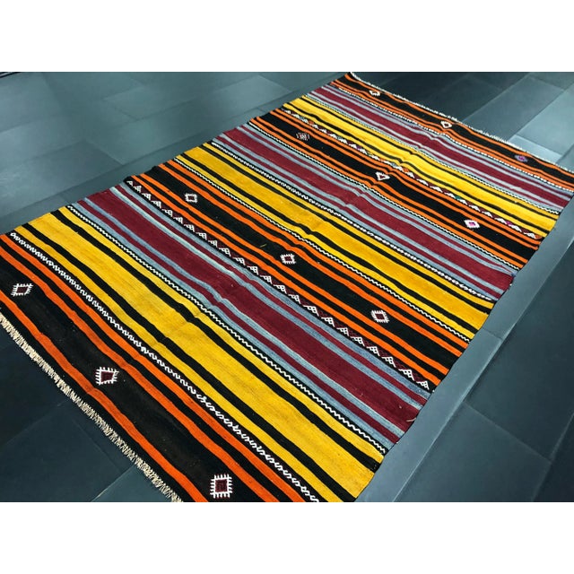 Textile 1960s Vintage Traditional Turkish Boho Kilim Rug- 5′4″ × 8′10″ For Sale - Image 7 of 11