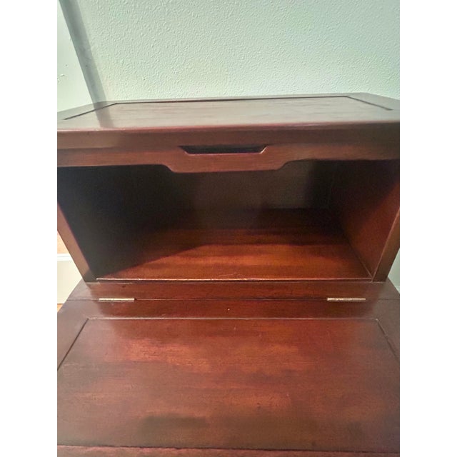 Vintage 1940s Hollywood Regency Ming Style Mahogany Step Chest / Chinoiserie Library/Commode Stairs For Sale In New Orleans - Image 6 of 16