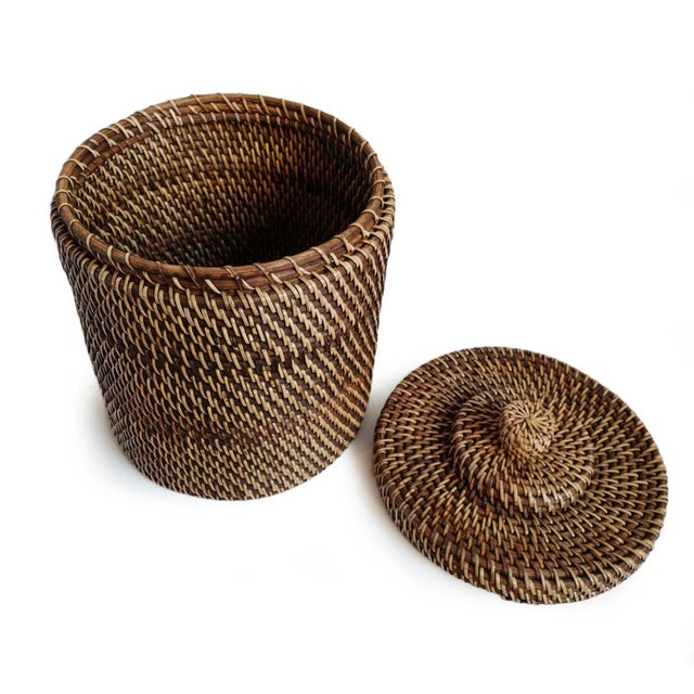 Vintage Tea Stain Rattan Basket With Lid For Sale - Image 4 of 6