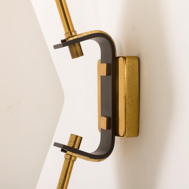 1960s Mid-Century Italian Wall Lights in Brass and Glass attributed to Stilnovo, 1960s, Set of 2 For Sale - Image 5 of 9