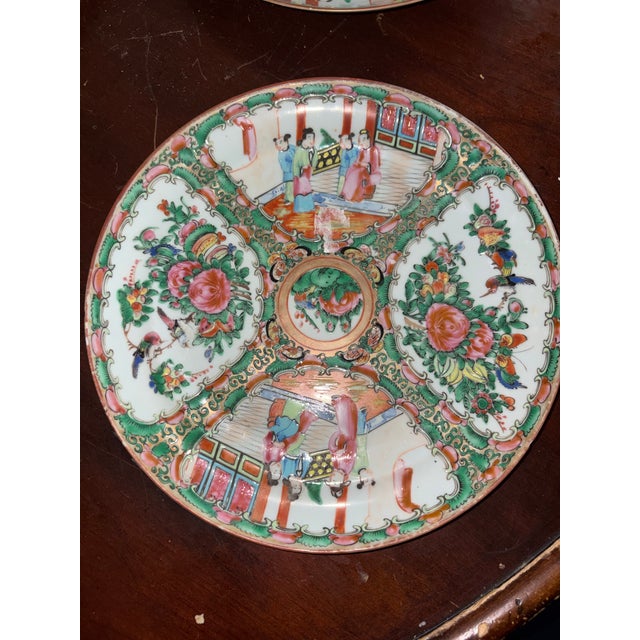 Chinese Rare Set of 4 Antique 19th Century Rose Medallion Porcelain Plates – Hand-Painted Chinese Export 9.5” For Sale - Image 3 of 11