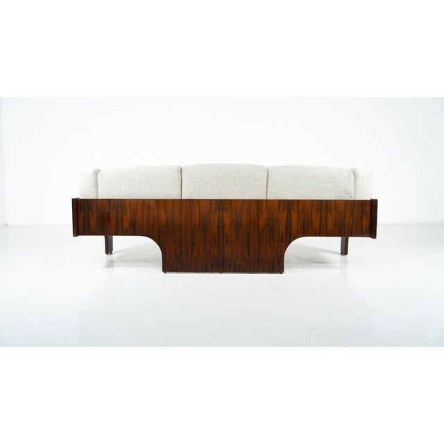 Mid-Century Oriolo Sofa in Wood and White Fabric attributed to Claudio Salocchi for Sormani, 1960 For Sale - Image 10 of 18