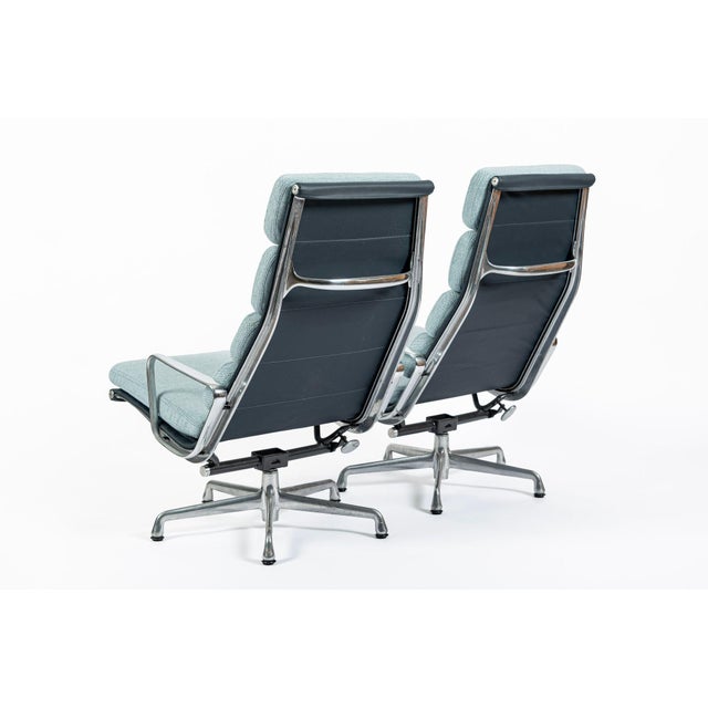 Pair of Eames Soft Pad Recliners for Herman Miller, Blue Gray Aluminum Group Lounge Chairs For Sale In Detroit - Image 6 of 17