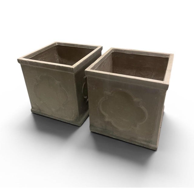 Neoclassical Pair of Vintage Neoclassical Style Faux-Stone Resin Square Planters For Sale - Image 3 of 8
