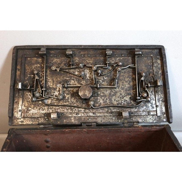 17th Century Nuremberg Chest For Sale - Image 3 of 16