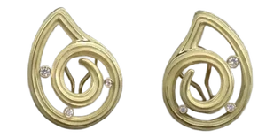 Ridged Havemeyer Paisley W/Diamonds Set in 18k Yellow Gold