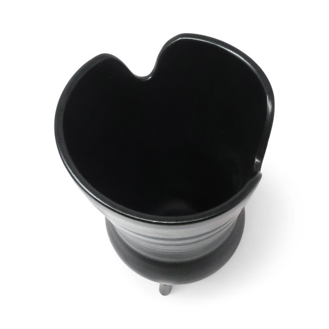 Black 1990s Italian Bucchero Ceramic "Gubbio" Large Split-Rim Vessel by Gio Ponti for Neoponti/Costantino For Sale - Image 8 of 10