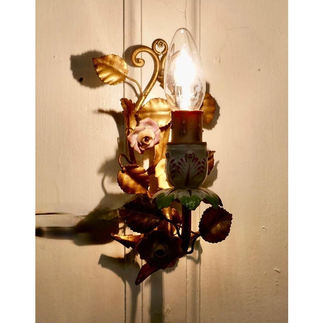 French Ceramic and Toleware Gilded Sconces, 1920s, Set of 2 For Sale - Image 3 of 10