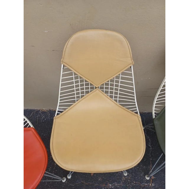 Vintage mid century set of 4 original Herman Miller BIKINI chairs. This set of 4 chairs has the wire body with the vinyl...