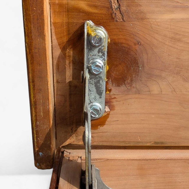 Vintage Art Deco Cedar-Lined Hope Chest With Carved Details & Turned Legs, 1930s For Sale - Image 9 of 18