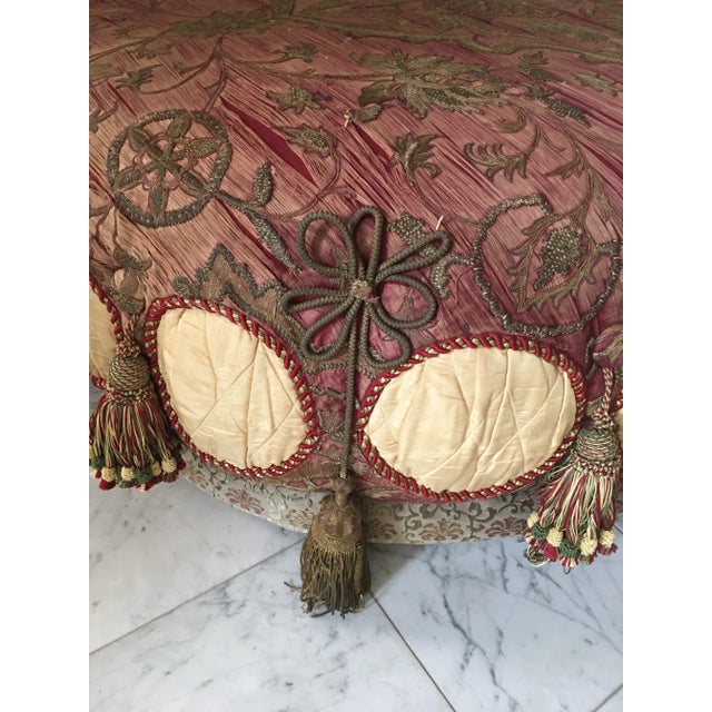 1980s Palatial Distressed Gold Bullion Burgundy Oval Ottoman For Sale - Image 5 of 11