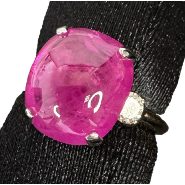 Metal 9.00 CTW Mid-Century Burmese Ruby & Diamond 18k Yellow Gold Ring, Size 7 For Sale - Image 7 of 8
