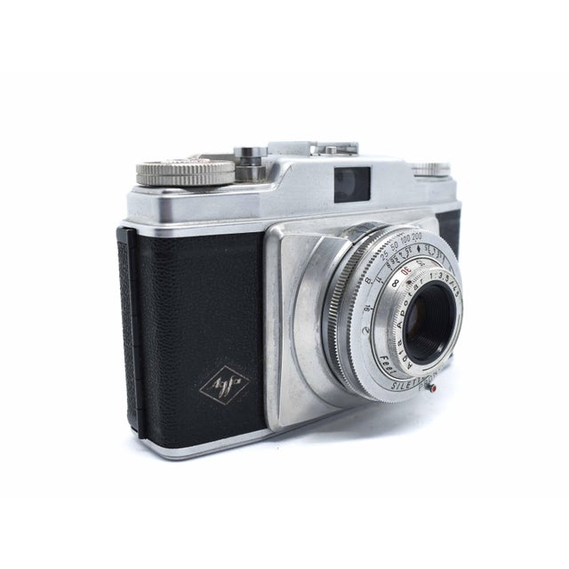 This vintage Agfa Silette Pronto is a stunning example of mid-century German engineering, perfect as a decorative accent...