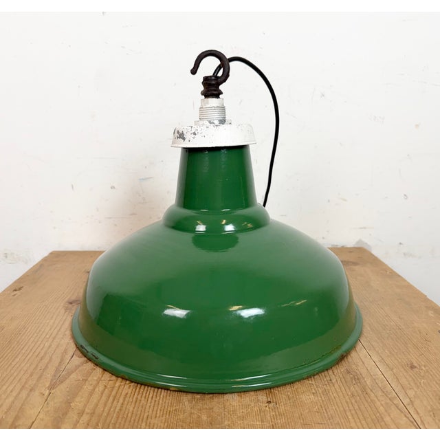 British Industrial Green Enamel Factory Pendant Lamp, 1960s For Sale - Image 10 of 16