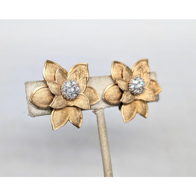 1950s Vintage 1950s Signed Pennino Goldtone Flowers With Clear Rhinestones Clip Earrings-2 Piece For Sale - Image 5 of 7