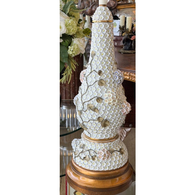 White Meissen Style German Schneeballen Porcelain Snowball Vase Table Lamp For Sale - Image 8 of 11