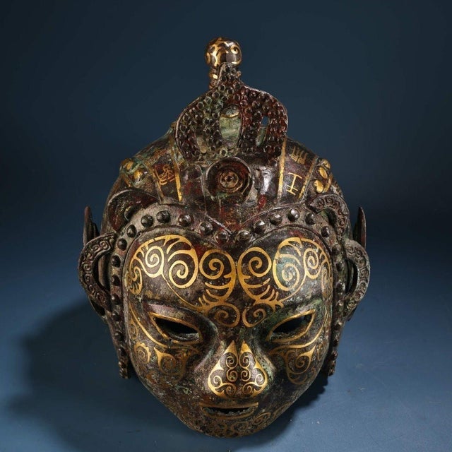Bronze Ancient Chinese Bronze Helmet With Gold Inlay Mask – Intricate Gilded Face Armor Sculpture For Sale - Image 8 of 10