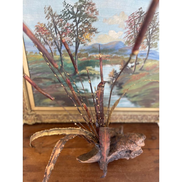 Mid-Century Curtis Jere Style Brutalist Cattail Sculpture in Welded Copper and Brass Toned Metals on Driftwood Base. For Sale In Seattle - Image 6 of 10