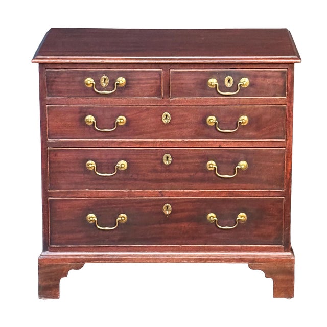 English Georgian Small Chest of Drawers of Mahogany on Bracket Feet For Sale - Image 3 of 14