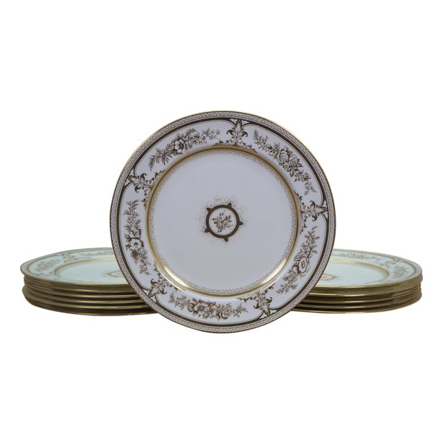 Vintage Wedgwood X2830 Gilt Gold Floral Acanthus Leaf Dinner Plates 11" - Set of 12 For Sale