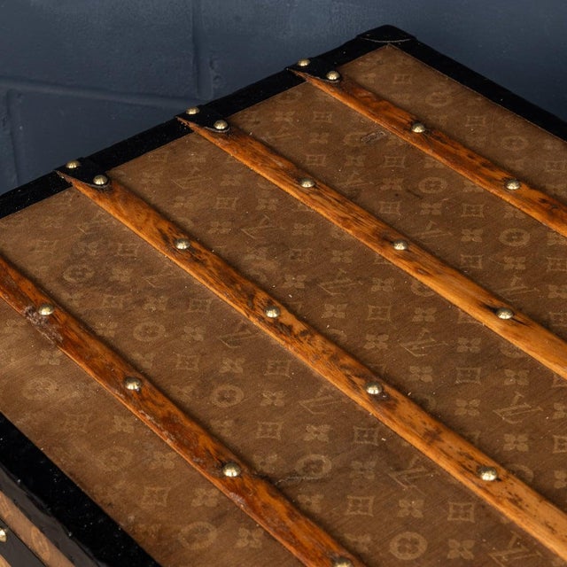 Antique French Malle Haute Trunk in Woven Canvas from Louis Vuitton, 1900 For Sale - Image 16 of 18