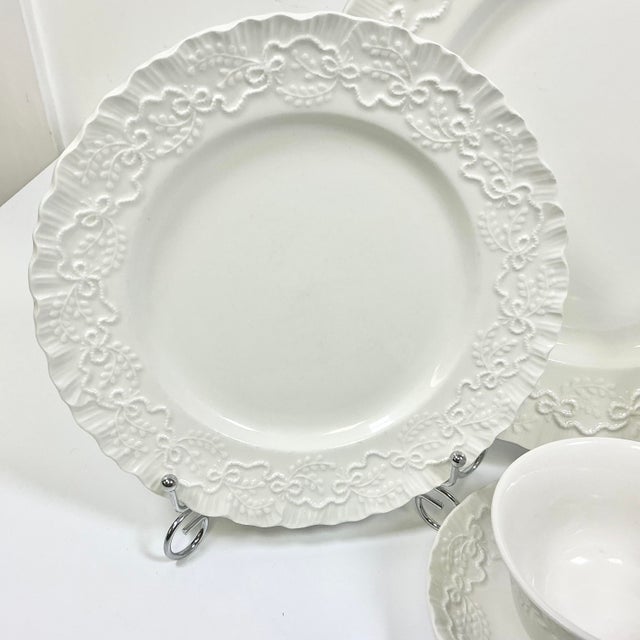 Ceramic 1989 Vintage English Americana Wedgwood for Ralph Lauren Le Blanc Claire Dinnerware - 5 Piece Place Setting For Sale - Image 7 of 12
