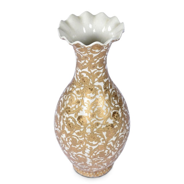 Chinoiserie Chinese Porcelain Yuhuchunping 30 Inch Gold and White Palace Vase With Scalloped Top For Sale - Image 3 of 12