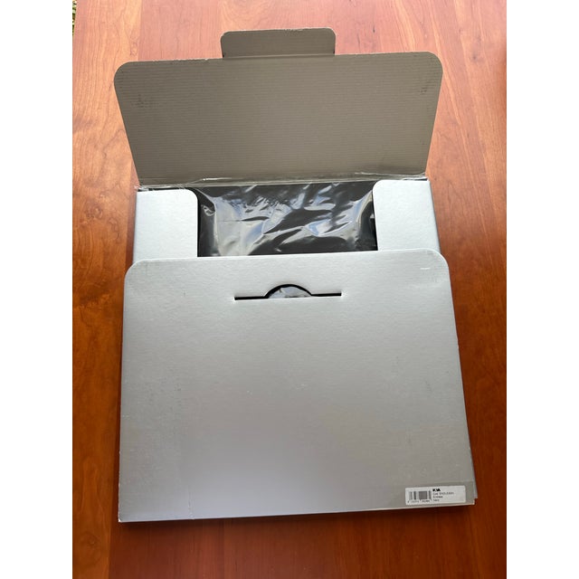 The Nava Endless Calendar, designed by Massimo Canali, is a unique and innovative calendar made in Italy. This calendar is...